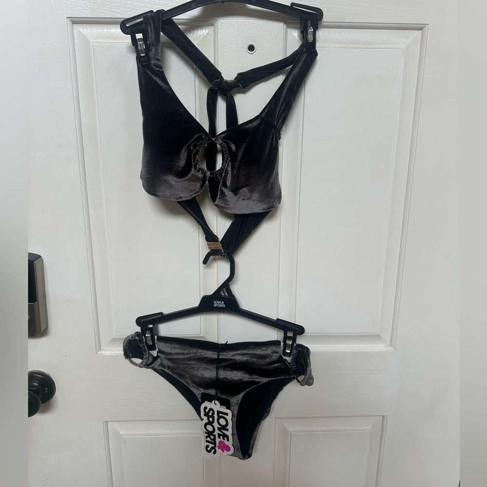 Black Velvet Bikini Set

Love & Sports 2 Piece Swim Suit Velvet Bikini  new
